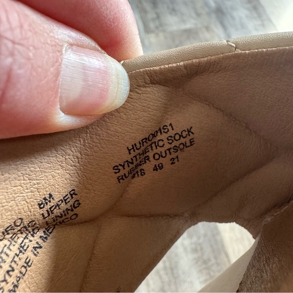 Steve Madden Beige Sandals with Gold Studs - Picture 7 of 8